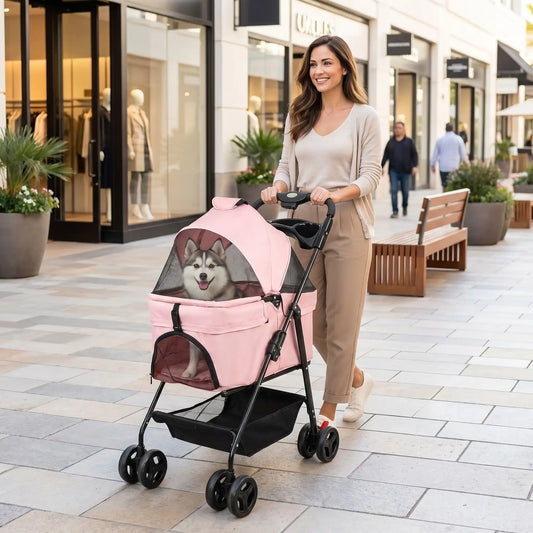 Femme souriante promenant un chien de type Husky dans une poussette pour chien rose 2-en-1 Chléo en centre-ville.