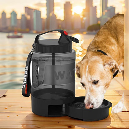 Bouteille d'eau grand format pour chiens, idéale pour les sorties au parc à chiens ou les rencontres canines, permettant d'hydrater plusieurs animaux grâce à sa capacité XL de 2,2L.