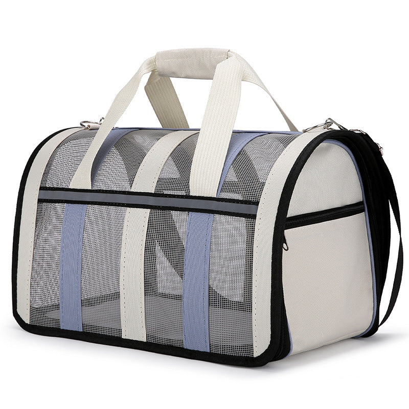Sac de transport pour chien Le Rétro de couleur bleu et crème avec parois en maille grise, poignées de transport confortables et design moderne style sac de sport.