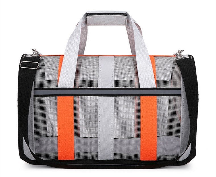 Vue de dos du sac de transport Le Rétro orange et gris, montrant la structure en maille respirante, la large bande réfléchissante de sécurité et les poignées de transport robustes.