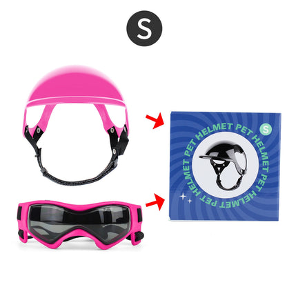 Ensemble de protection Pawtect Duo rose pour chien comprenant un casque de moto avec trous pour les oreilles, des lunettes de soleil de protection et la boîte d'emballage.