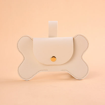 Distributeur de sacs à crottes design en simili-cuir pour laisse, pochette élégante en forme d'os avec fermeture à pression, accessoire d'hygiène canine, boutique Pitou et moi.