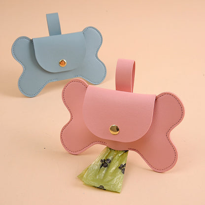 Distributeur de sacs à crottes design en simili-cuir pour laisse, pochette élégante en forme d'os avec fermeture à pression, accessoire d'hygiène canine, boutique Pitou et moi.