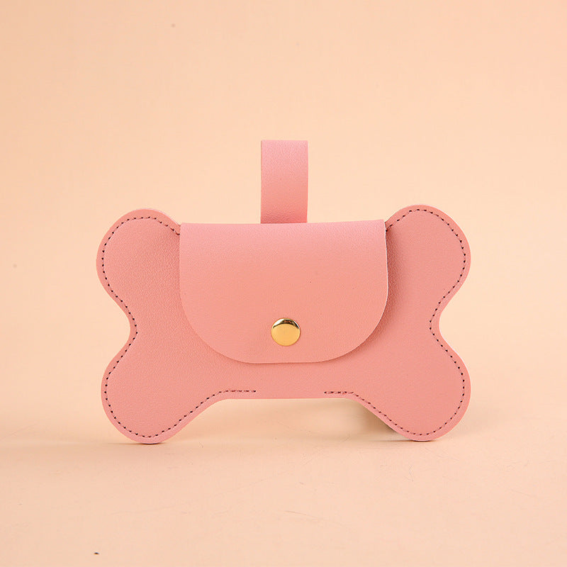 Distributeur de sacs à crottes design en simili-cuir pour laisse, pochette élégante en forme d'os avec fermeture à pression, accessoire d'hygiène canine, boutique Pitou et moi.