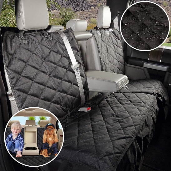 Détails de la housse de voiture CozyCar noire : un médaillon zoomé montre l'effet déperlant sur le tissu matelassé, tandis qu'un autre médaillon montre un enfant et un petit chien assis côte à côte, illustrant la polyvalence et la sécurité en famille.