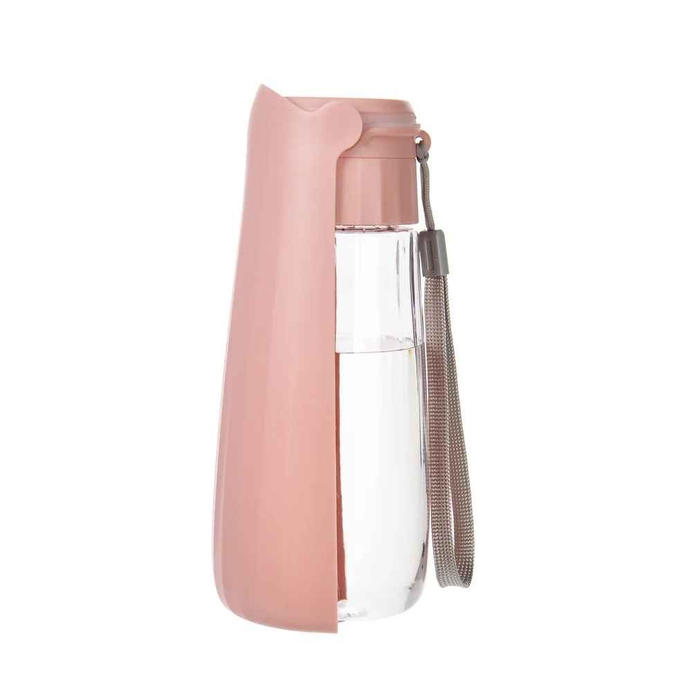 Gourde pour chien portable et pliable Hydra de couleur rose pâle avec dragonne, isolée sur un fond blanc.