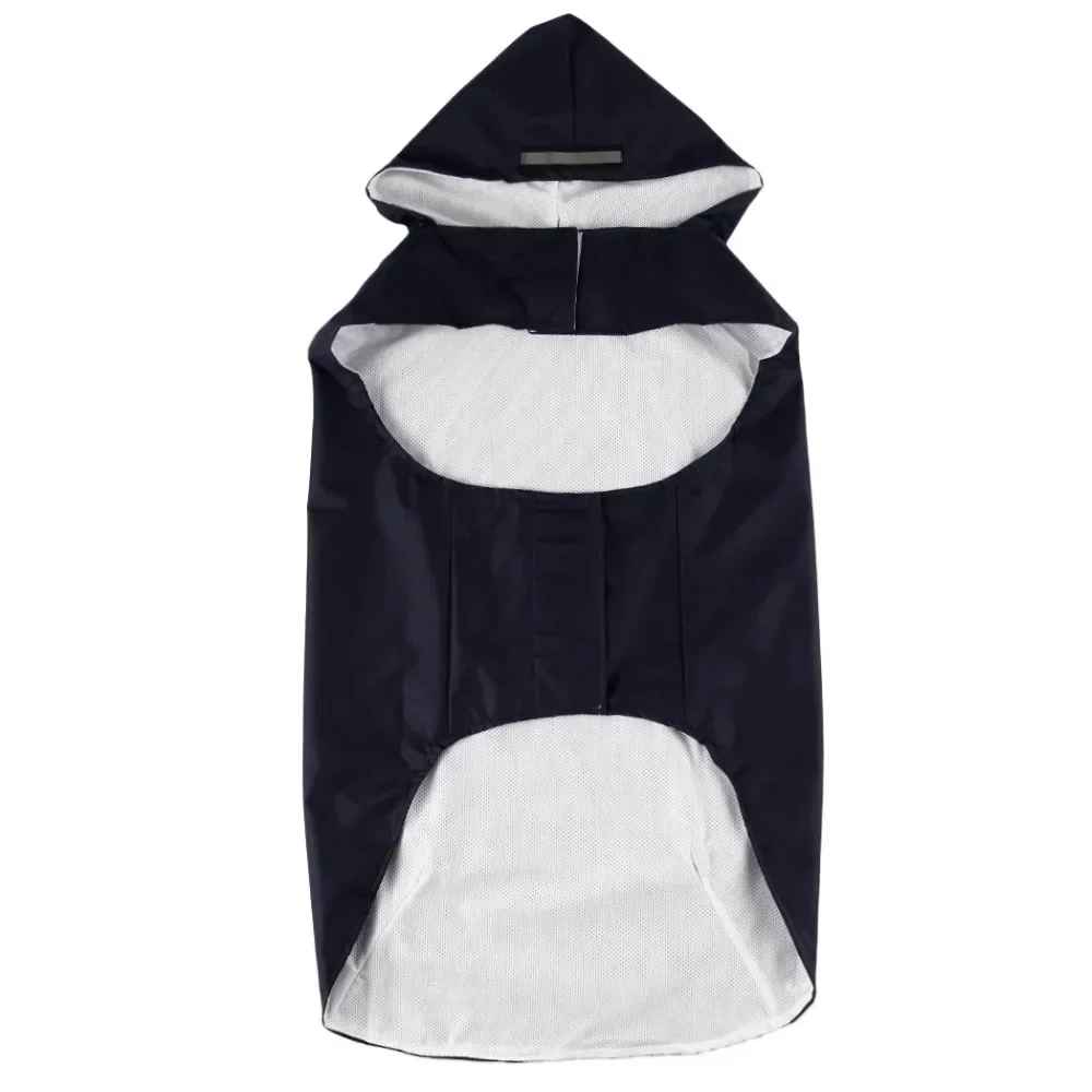 Vue à plat du manteau imperméable Marcus noir pour chien, montrant l'intérieur en doublure blanche, la capuche et la bande réfléchissante de sécurité.